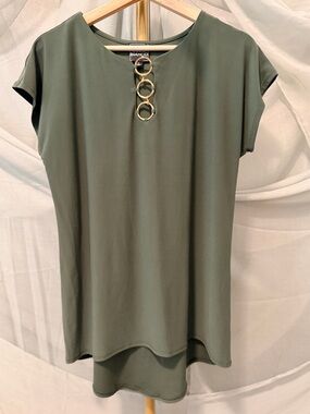 Coco Bianco Olive Top with Gold Detail